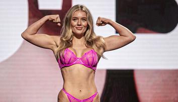 Sexy boxerka se ukázala nahoře bez. Fanoušci z ní šíleli