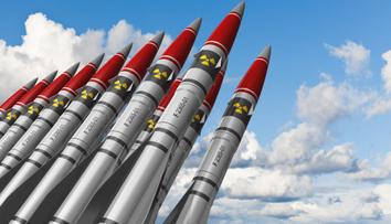 Důvěra spojenců NATO v USA klesá. Mluví se o jaderných zbraních v Evropě