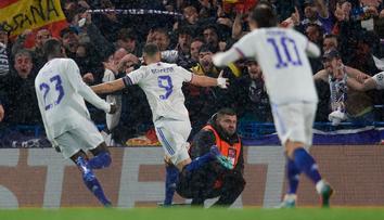 Fantom Benzema sestřelil Chelsea hattrickem, triumf bere i Villarreal