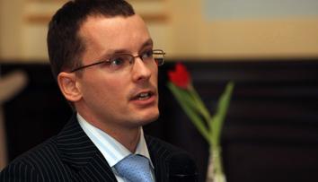 Lidé se musí vrátit k úspornému způsobu života, radí ekonom