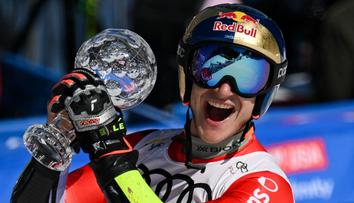 To je nešika. Hvězdný lyžař si rozmlátil trofej, ve sněhu sbíral střepy