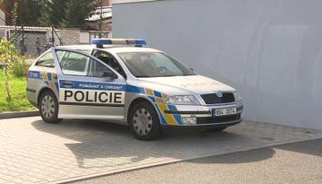 Agresor v tramvaji ohrožoval cestující. Policista v civilu použil varovný výstřel