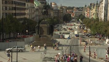 Tramvaje se vrací na Václavské náměstí. Po 46 letech projely kolem Národního muzea