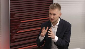 To má být pravice? Státní televize a drahé sliby, vyčítá mladý politik Motoristům