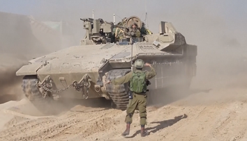 Izrael souhlasil s přestávkami v boji. Gazu dál opouštějí tisíce lidí