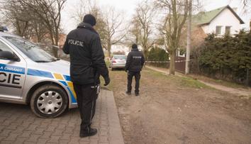Muž odmítl nastoupit do vězení. Policii chtěl obelstít bizarním způsobem