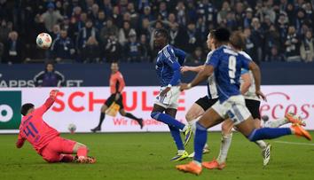 Schalke jde v 2. Bundeslize do vedení. Desetitisíce fanoušků slavily skalp lídra ligy