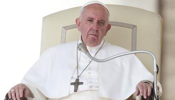 Papež František nadával homosexuálům. Jenom to popletl, brání ho církev