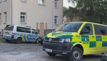 Brutální útok nožem v Nejdku žena nepřežila. Pachateli hrozí až 18 let