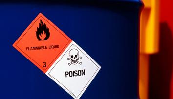 Muž v kuřimské fabrice ukradl 3 kila kyanidu. Zabil by tím 25 000 lidí