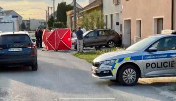 Tři mrtví na Prostějovsku. Policie zadržela mladíka, který měl zabít otce a sourozence
