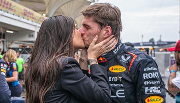 Verstappen v objetí krásné Kelly i malé Lily. Slavný pár trávil volno v luxusu