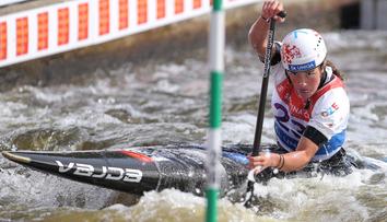 Čeští kanoisté září na SP v Pau. Kneblová má bronz, Chaloupka stříbro