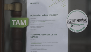 Sberbank stále vyplácí peníze. Desetitisíce lidí si je vůbec nevyzvedly