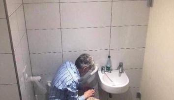 Českého velmistra šachu přistihli při podvodu! Skrýval se na toaletě