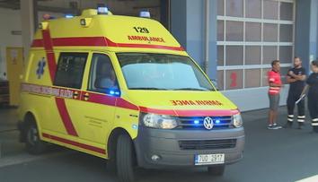 Policie chytla řidiče, který ohrozil sanitku. Děje se to často, tvrdí záchranáři