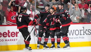 Na rozjetou Carolinou nestačili ani Flyers. Hurricanes vyhráli i popáté
