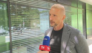Kouč Šustr si krátí trest stylově. V kotli Dukly šel do půl těla