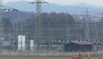 Elektřina příští rok zlevní, lidé ušetří. Plyn ale naopak zdraží