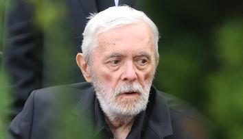 Manévry kolem pohřbu Josefa Abrháma: Tři měsíce po smrti ho stále neuložili