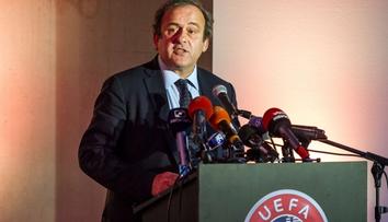 Platini vymyslel "zlepšovák": Za co se bude udělovat BÍLÁ KARTA?