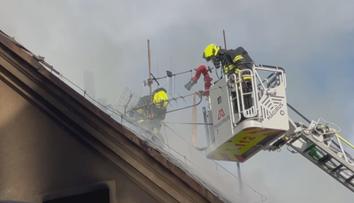 V centru Liberce hoří dům. Evakuují i okolní budovy