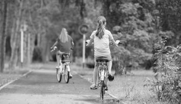 Na školním cyklovýletu zemřela studentka. Nepřežila srážku s autem