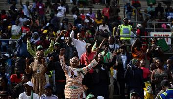 S Mugabem se Zimbabwe loučilo na stadionu, tribuny byly poloprázdné