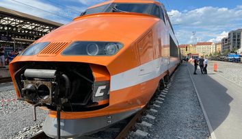 Unikátní podívaná. Do Česka dorazil legendární vlak TGV, jezdí rychlostí 300 km/h