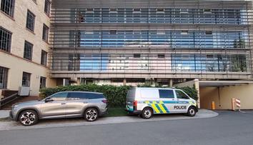 Velký policejní zásah v Praze. Všem nám sebrali mobily, popsal svědek