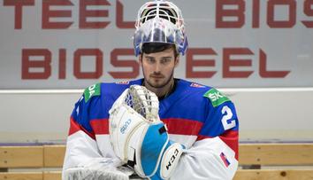 Slovenský brankář zůstal v KHL. Zajímavé nabídky nepřišly, reaguje na kritiku