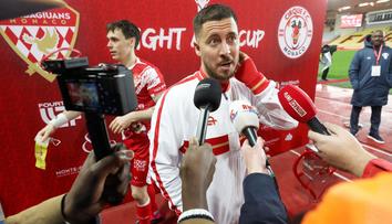 Eden Hazard ukázal novou vášeň. Náročný cyklistický závod zakončil pivem