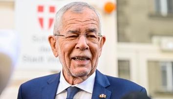 Prezidentské volby v Rakousku: Podle odhadů byl znovuzvolen Van der Bellen