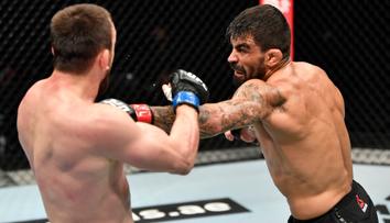 Nejhorší výkon rozhodčího v UFC, sudí byl vyhozen ještě během galavečera