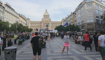 Demonstrace a průvod Prahou. Milion chvilek chce konec Benešové