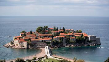 Na Jadranu turistům opět zpřístupnili známé letovisko. Vyřešili spor o pláž