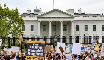 Tisíce lidí protestovaly v USA proti politice Trumpovy administrativy