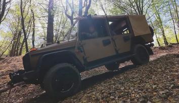 Čím jezdí čeští speciálové: Mercedes-Benz LTATV ENOK a Toyota Land Cruiser