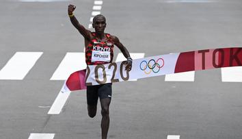 Fenomén Kipchoge stále vládne! Legendární vytrvalec vyhrál maraton