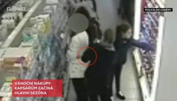 VIDEO: Kapsáři před Vánoci řádí. Takhle se krade ve dvojici