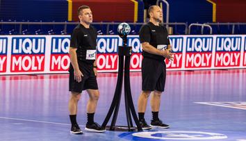 Elitní rozhodčí byli vyřazeni z Eura. Falšovali videa z povinných testů