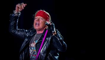 Zpěvák Axl Rose čelí žalobě za sexuální napadení z roku 1989