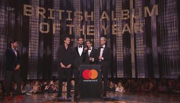 VIDEO: V Londýně se rozdávaly hudební ceny Brit Awards. Kdo ovládl letošní ročník?