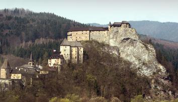 Tragédie na Oravském hradě. Turista se během prohlídky zřítil z balkónu