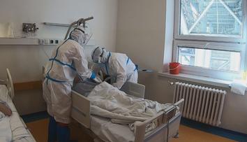 Přibylo 18 a půl tisíce nakažených. Klesl počet hospitalizovaných