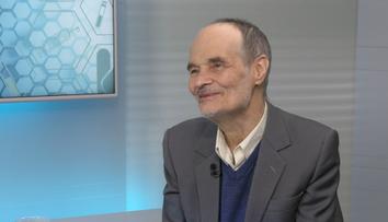 Dát si na únavu sladkosti, kávu a zalézt pod deku? Naprostá pitomost, odmítl psychiatr