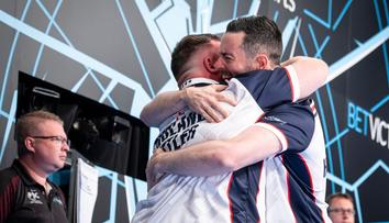 Anglie napravila loňský kolaps! Littler a Humphries ovládli World Cup of Darts
