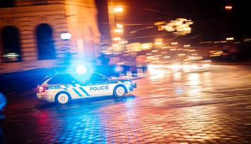 VIDEO: Dramatická honička v Praze. Řidič při ujíždění policii „obětoval“ spolujezdkyni