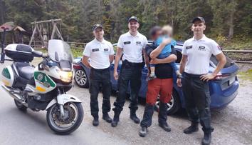 Z oslavy svatby rovnou do terénu. Policisté vyrazili hledat ztracené dítě