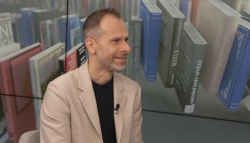 Olízl jsem žábu, pochlubil se spisovatel. Má důkaz o neexistenci svobodné vůle